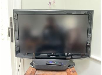 SAMSUNG FLAT SCREEN TV with ROKU SOUNDBAR