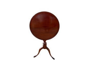 QUEEN ANNE STYLE TILT TOP TABLE