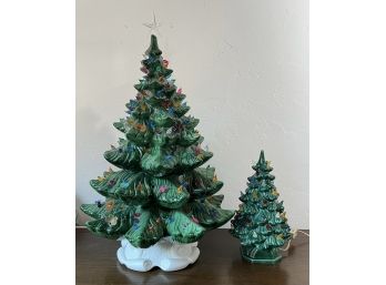 VINTAGE 24 INCH LIGHT UP CERAMIC CHRISTMAS TREE