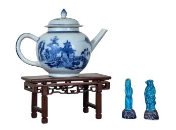 CHINESE EXPORT TEAPOT ON STAND &  (2) SMALL FIGURE