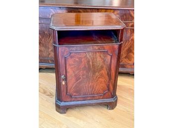 MAHOGANY, FOOTED SIDE CABINET WITH DOOR