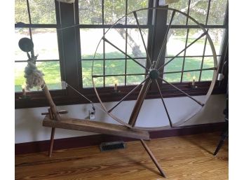 LARGE ANTIQUE SPINNING WHEEL