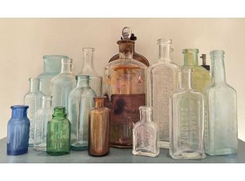 COLLECTION OF ANTIQUE/VINTAGE BOTTLES