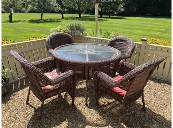 CONTEMPORARY RESIN WICKER TABLE w/ (4) CHAIRS