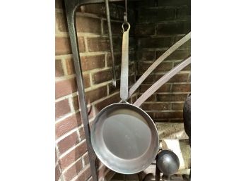 BEAUTFUL REPRODUCTION CAST IRON PAN