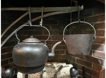 LARGE ANTIQUE IRON KETTLE w/ SWING HANDLED POT