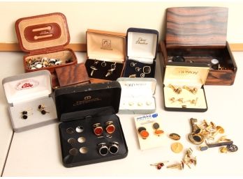 GROUPING OF MEN'S COSTUME JEWELRY