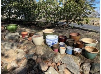 GENEROUS LOT OF CERAMIC POTS