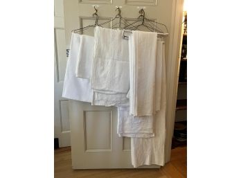 LOT OF TABLE CLOTH LINENS