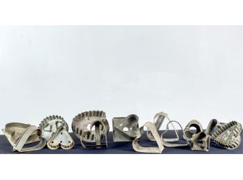 LARGE GROUP TIN HEART SHAPED COOKIE CUTTERS