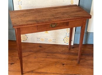 COUNTRY HEPPLEWHITE GAME TABLE ON TAPERED LEGS