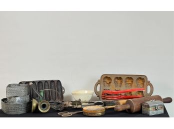 GENEROUS KITCHENALIA LOT