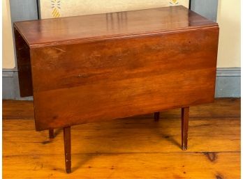 COUNTRY DROP LEAF TABLE ON TAPERED LEGS