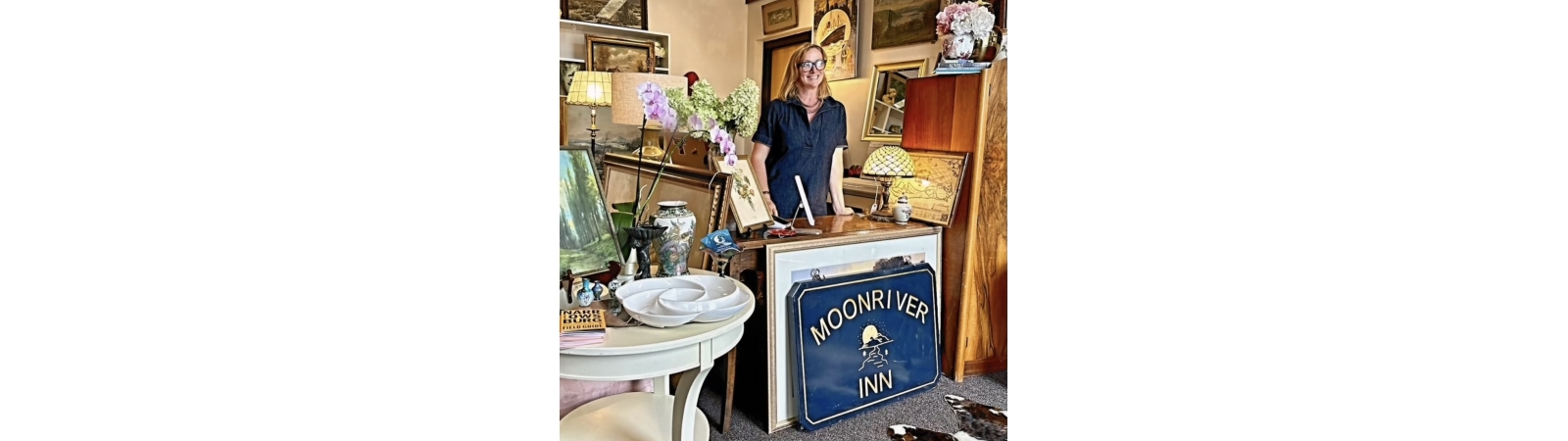 Moonriver Antiques | AuctionNinja