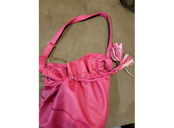 Stylish Pink Leather Handbag With Tassel Drawstring – Perfect For Casual And Chic Outfits